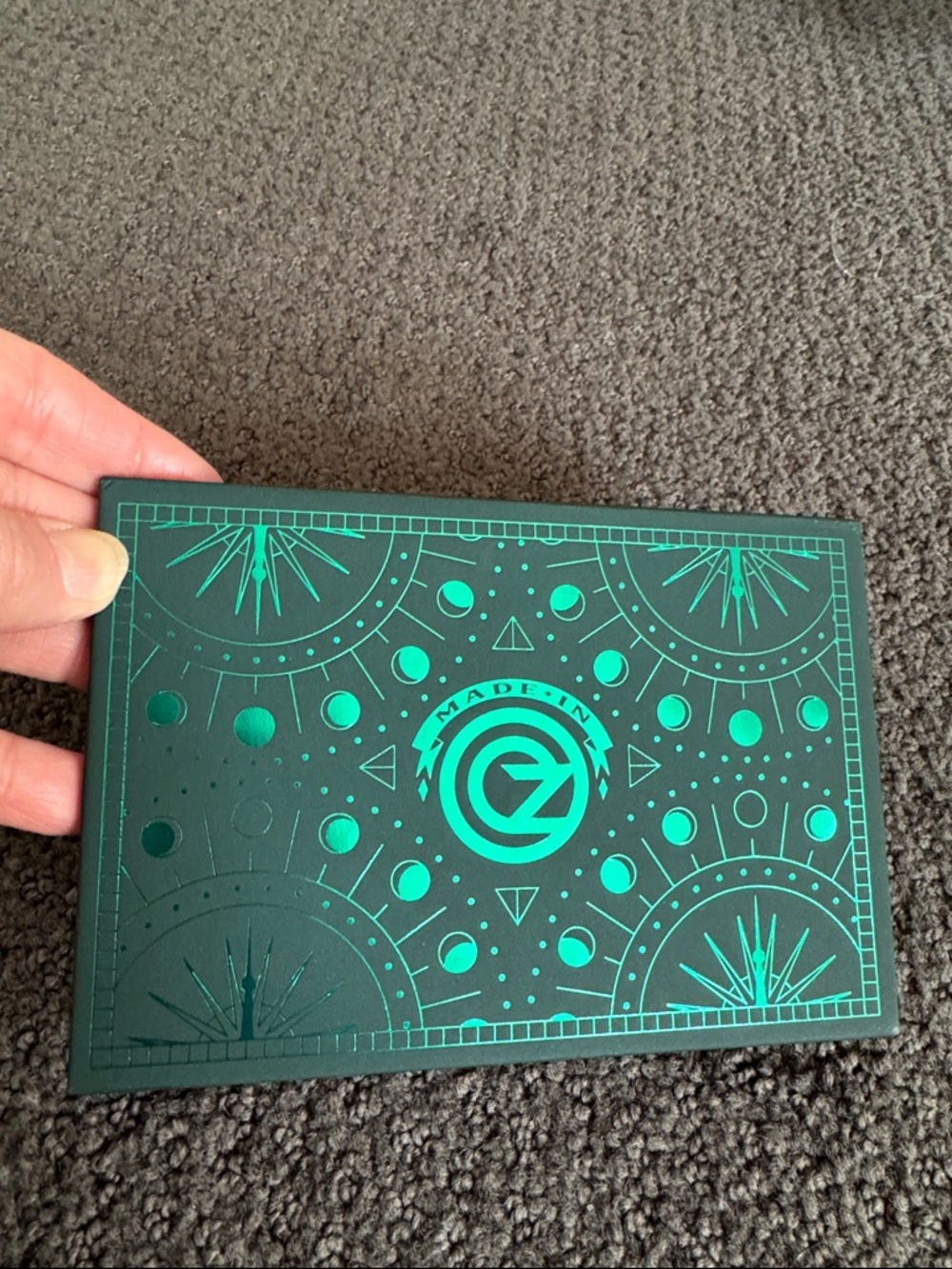 Wicked Starbucks Gold collector Gift Card keychain - Picture 2 of 4